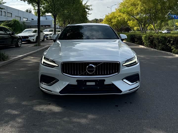 Фото 2 - Volvo S60