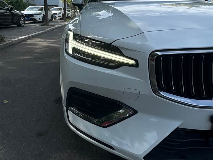 Фото 4 - Volvo S60