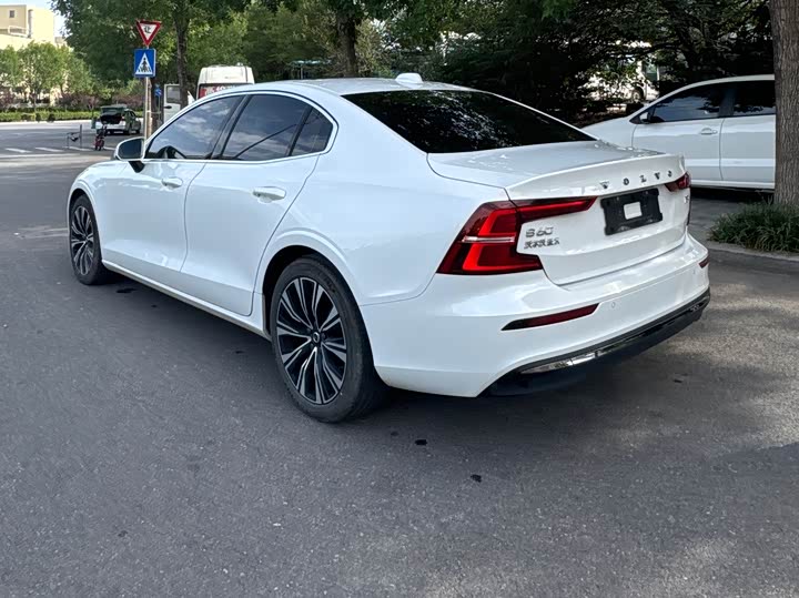 Фото 7 - Volvo S60