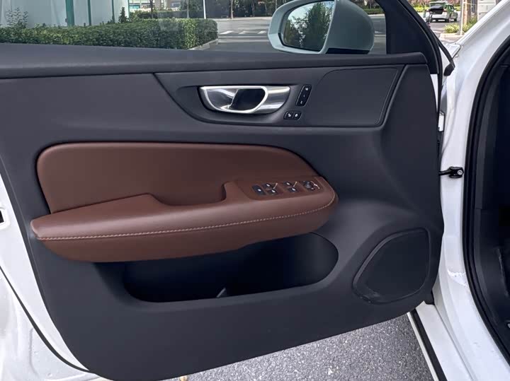 Фото 8 - Volvo S60