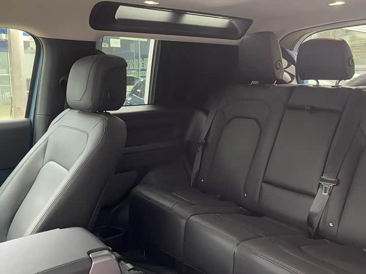 Фото 9 - Land Rover Defender