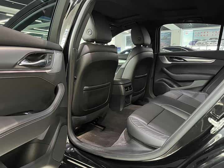 Фото 6 - Cadillac CT5