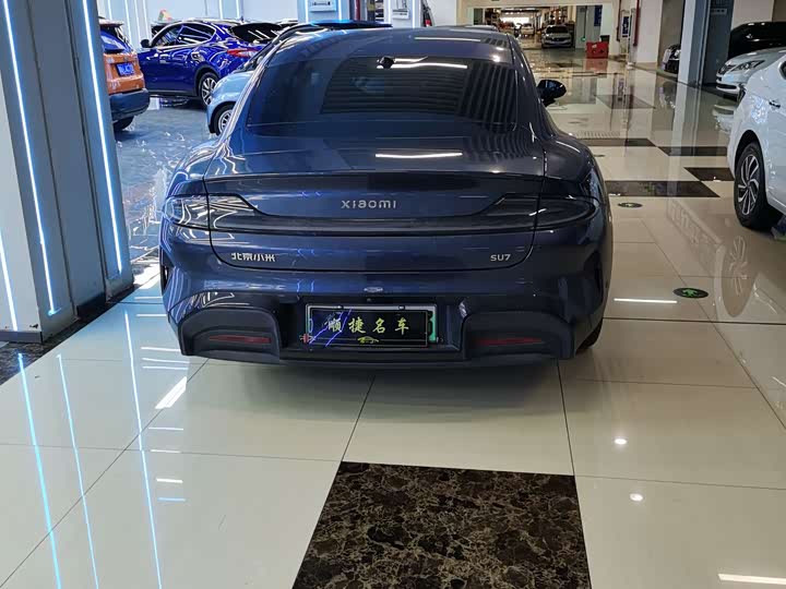 Фото 10 - Xiaomi SU7