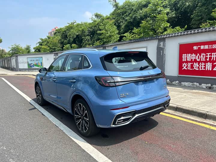 Фото 12 - Hongqi HS5