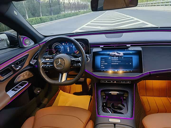 Фото 11 - Mercedes-Benz E-Class