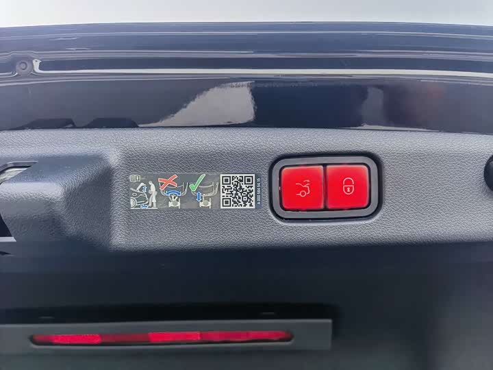 Фото 12 - Mercedes-Benz E-Class