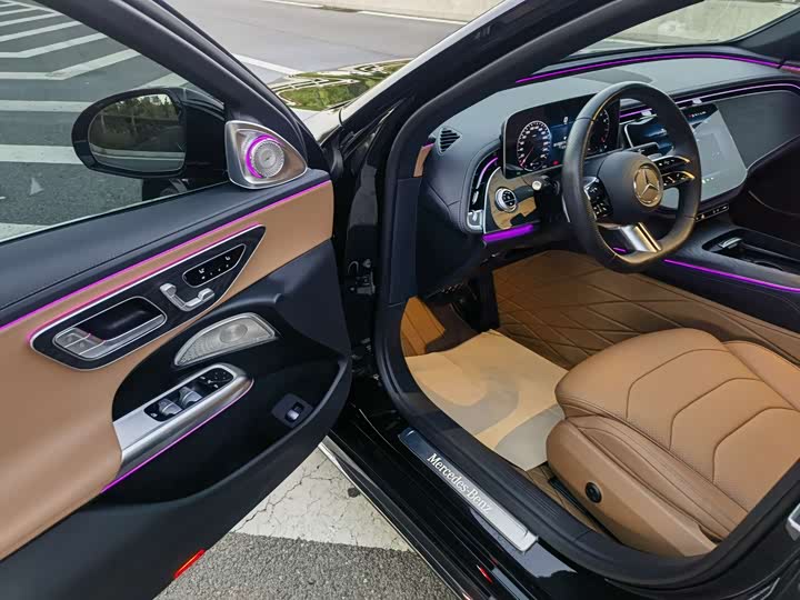 Фото 13 - Mercedes-Benz E-Class