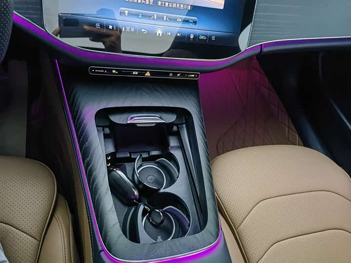 Фото 16 - Mercedes-Benz E-Class