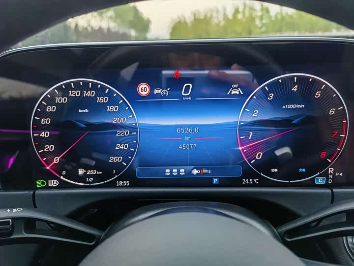 Фото 17 - Mercedes-Benz E-Class