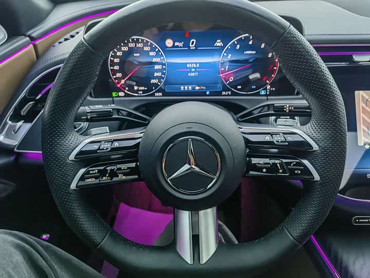 Фото 18 - Mercedes-Benz E-Class