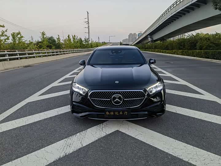 Фото 2 - Mercedes-Benz E-Class