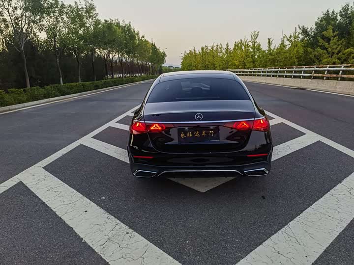 Фото 5 - Mercedes-Benz E-Class