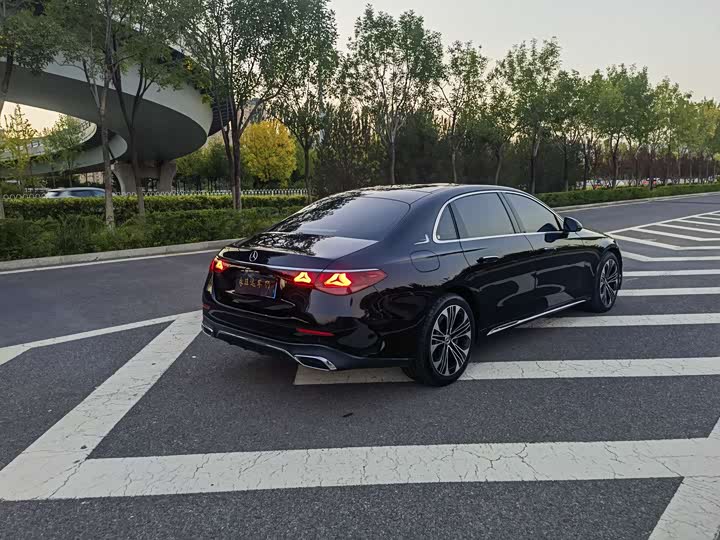 Фото 6 - Mercedes-Benz E-Class