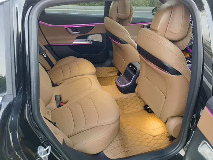 Фото 9 - Mercedes-Benz E-Class