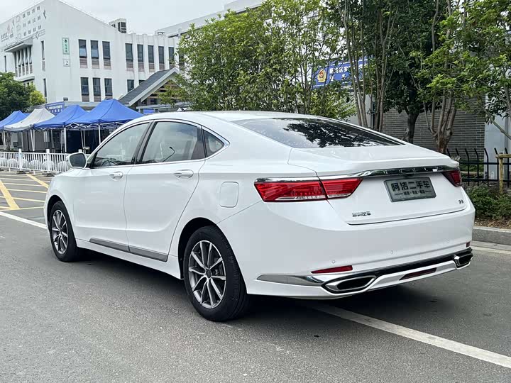 Фото 5 - Geely Emgrand GT