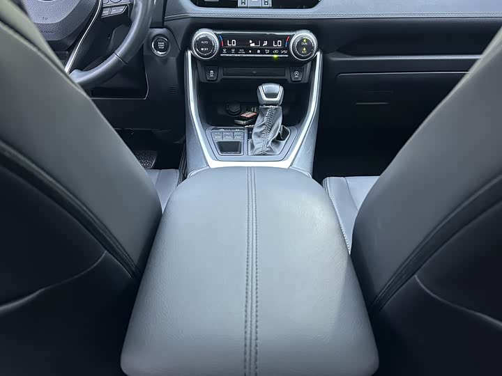 Фото 12 - Toyota Wildlander