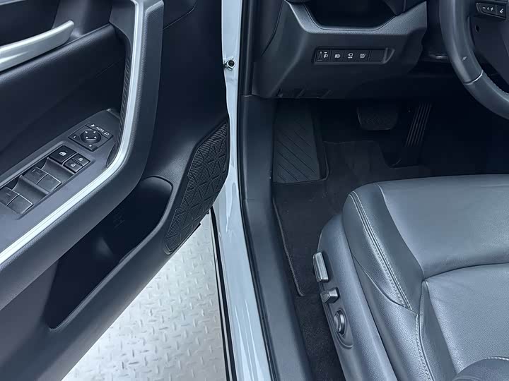 Фото 14 - Toyota Wildlander