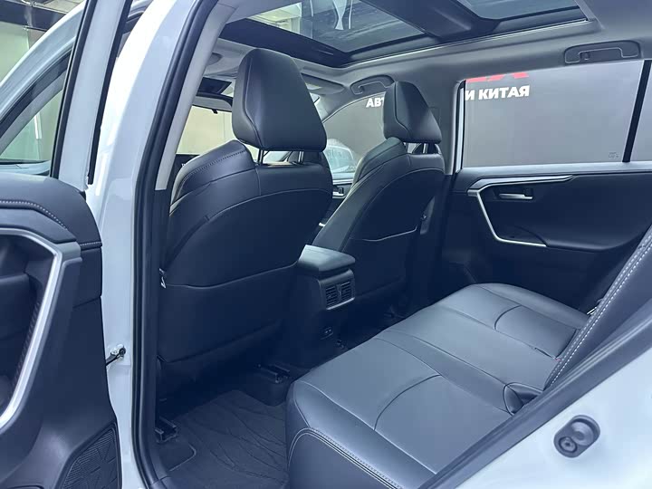 Фото 8 - Toyota Wildlander