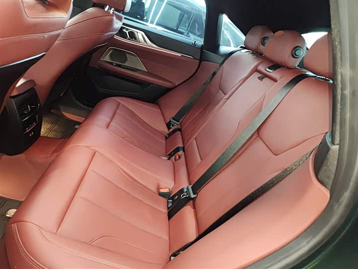 Фото 17 - BMW i4