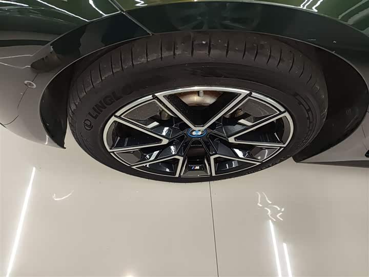 Фото 23 - BMW i4