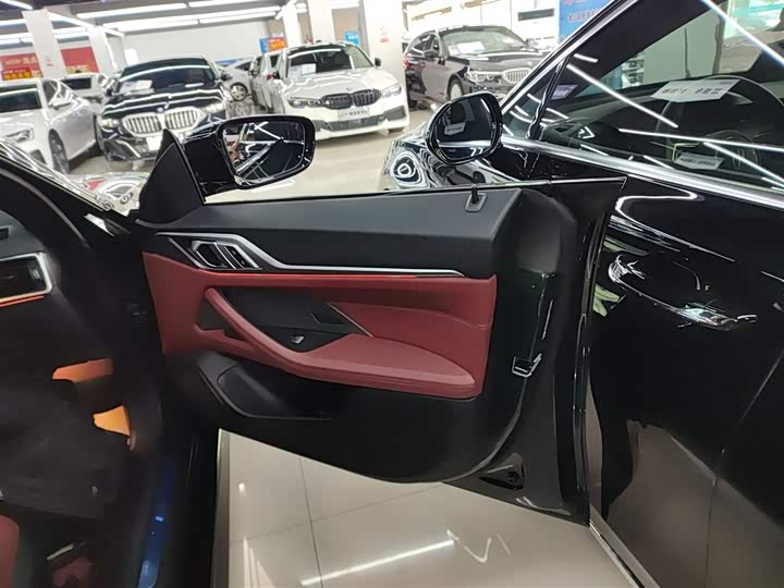 Фото 26 - BMW i4