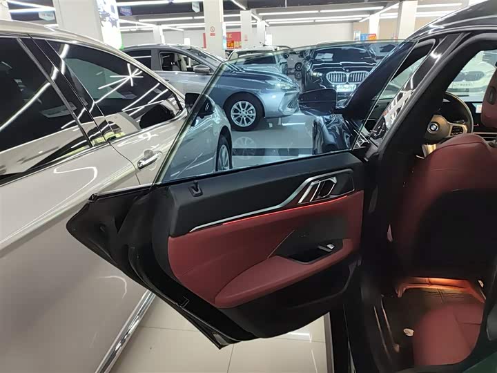 Фото 29 - BMW i4