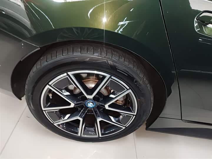 Фото 30 - BMW i4