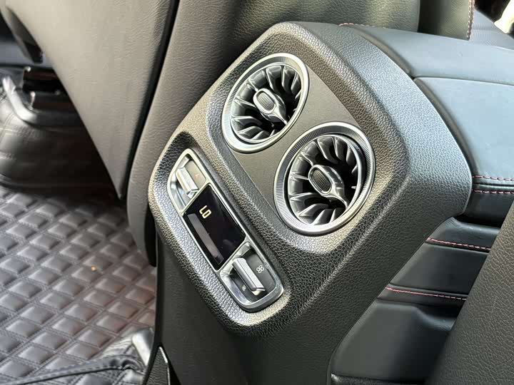 Фото 9 - Mercedes-Benz G-Class