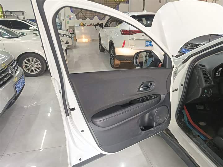 Фото 28 - Honda Vezel