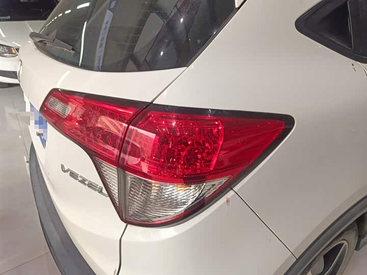 Фото 8 - Honda Vezel