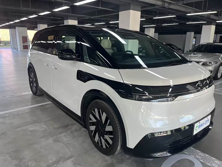 Фото 3 - Zeekr Mix