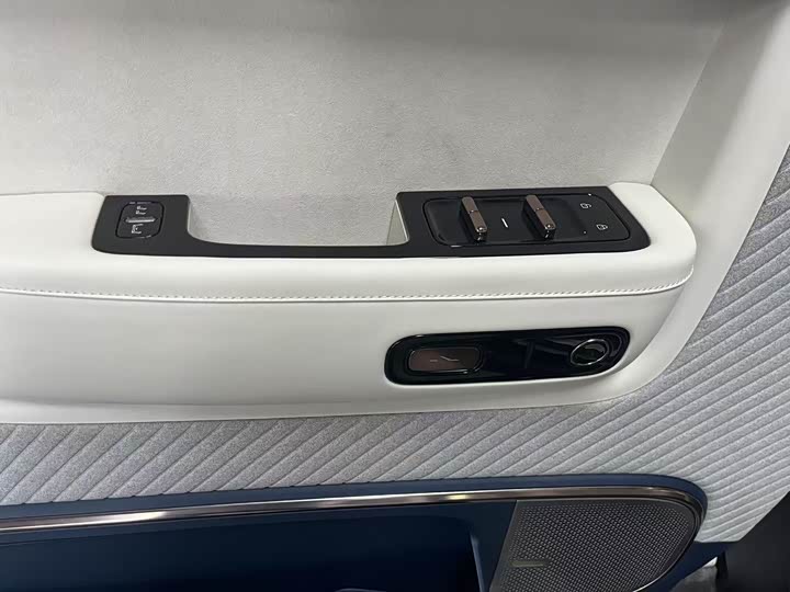 Фото 41 - Zeekr Mix