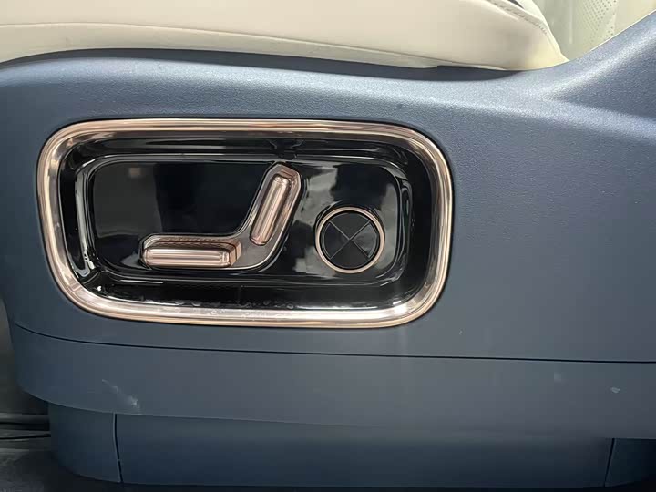 Фото 45 - Zeekr Mix