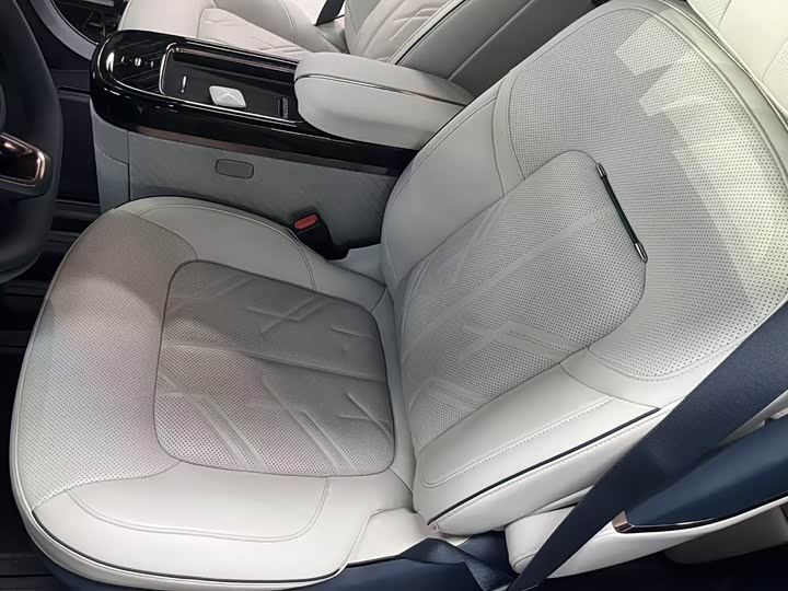 Фото 46 - Zeekr Mix