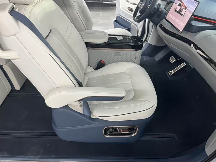 Фото 48 - Zeekr Mix