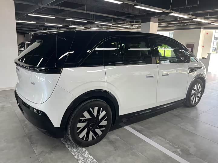 Фото 5 - Zeekr Mix