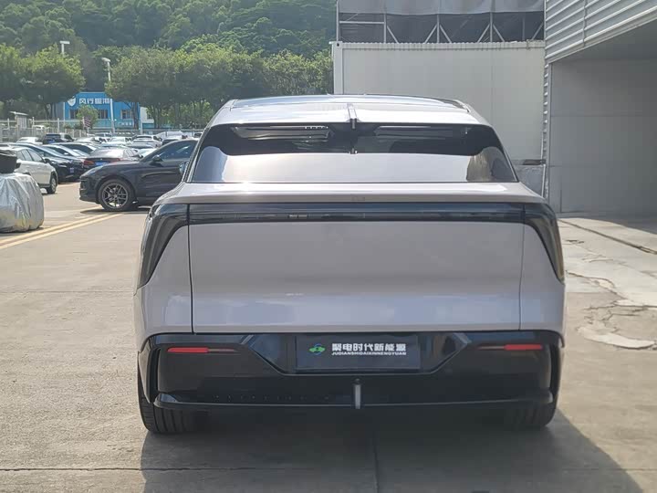 Фото 8 - HiPhi Y