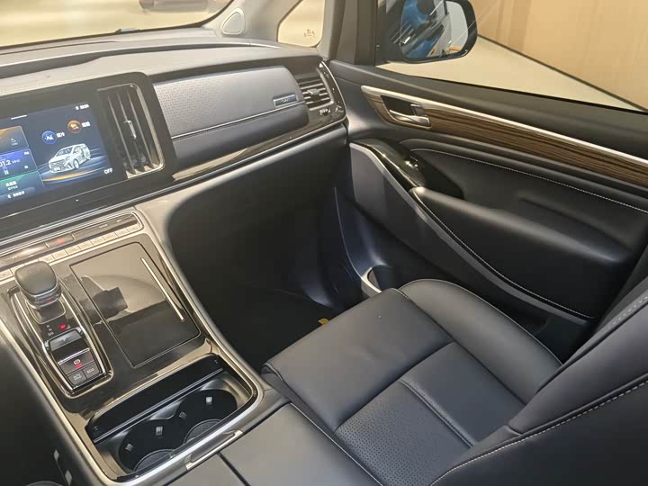 Фото 13 - GAC Trumpchi M8