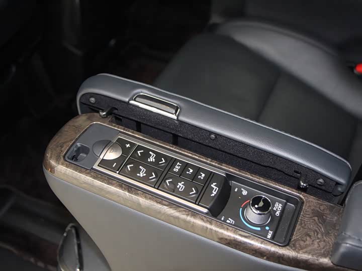 Фото 14 - Toyota Alphard