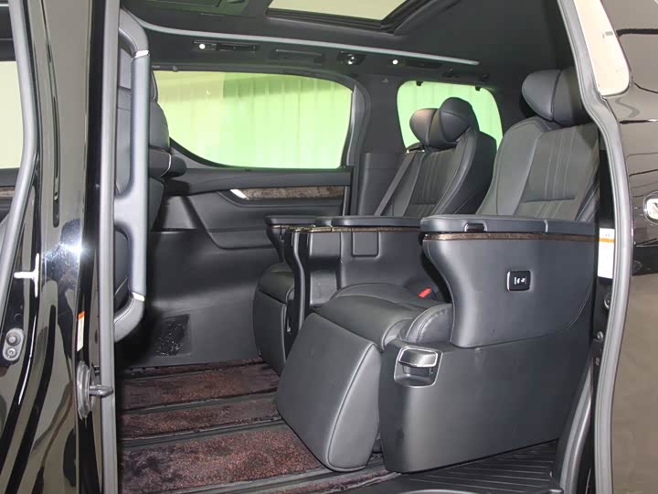 Фото 9 - Toyota Alphard