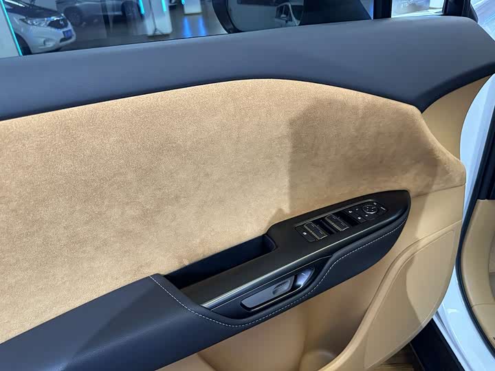 Фото 12 - Lexus RZ