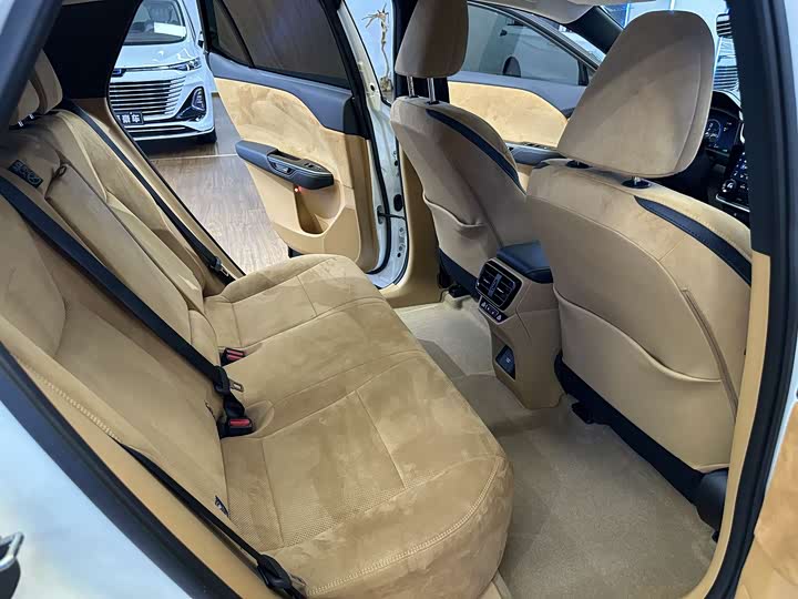 Фото 24 - Lexus RZ