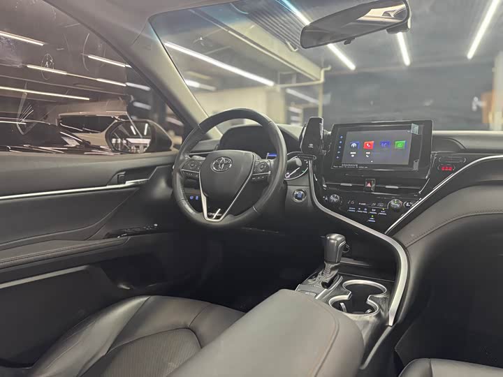 Фото 17 - Toyota Camry