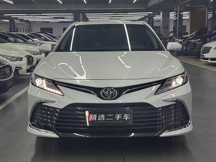Фото 2 - Toyota Camry