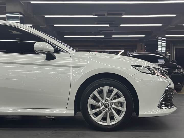 Фото 4 - Toyota Camry