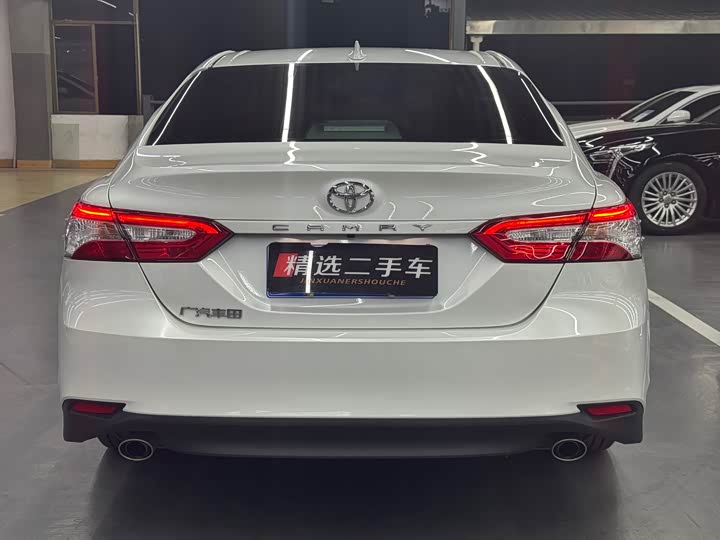 Фото 6 - Toyota Camry