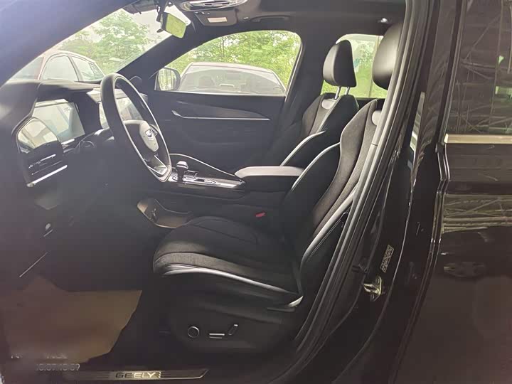 Фото 13 - Geely Monjaro