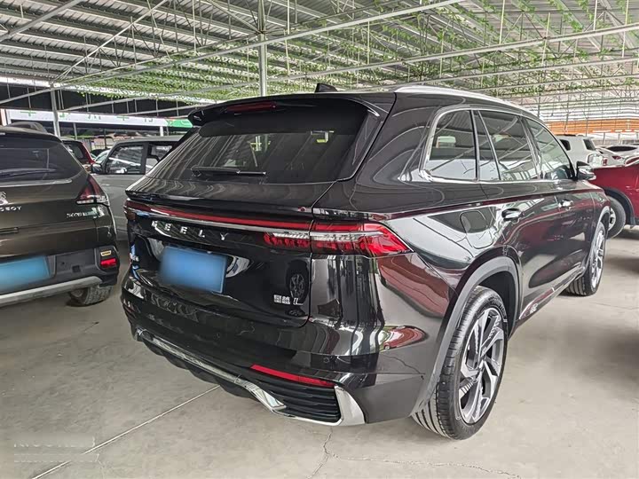 Фото 15 - Geely Monjaro