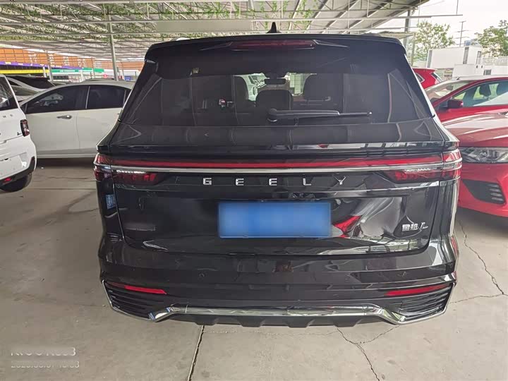 Фото 17 - Geely Monjaro