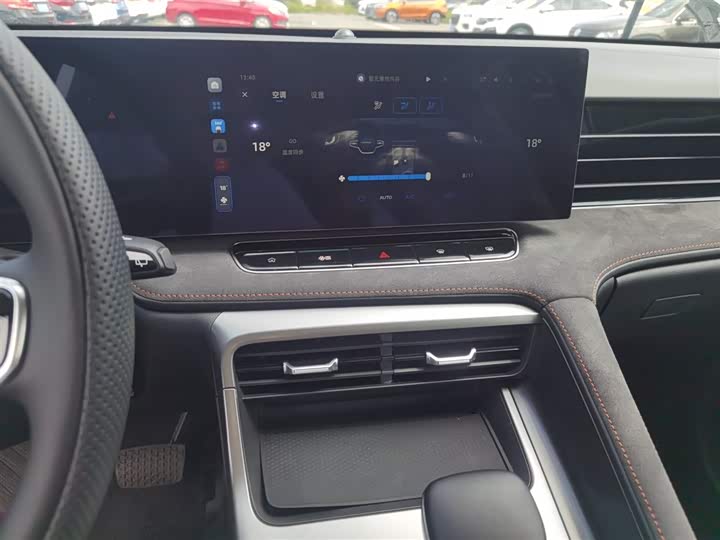 Фото 13 - Roewe D5X DMH